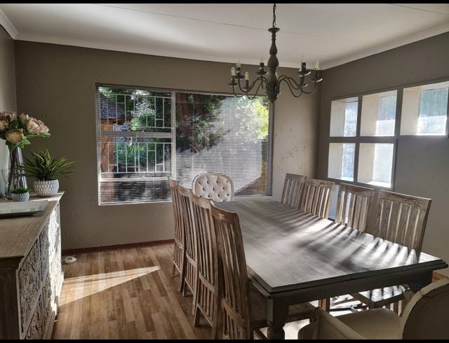 3 BEDROOM FREEHOLD FOR SALE IN SONNEVELD